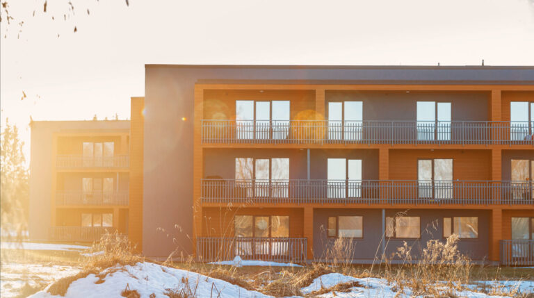 Bestor-Cedral-Click-c32-kiudtsemendist-voodrilaud-vaike-rae-kortermajad-referentsfoto-(2)