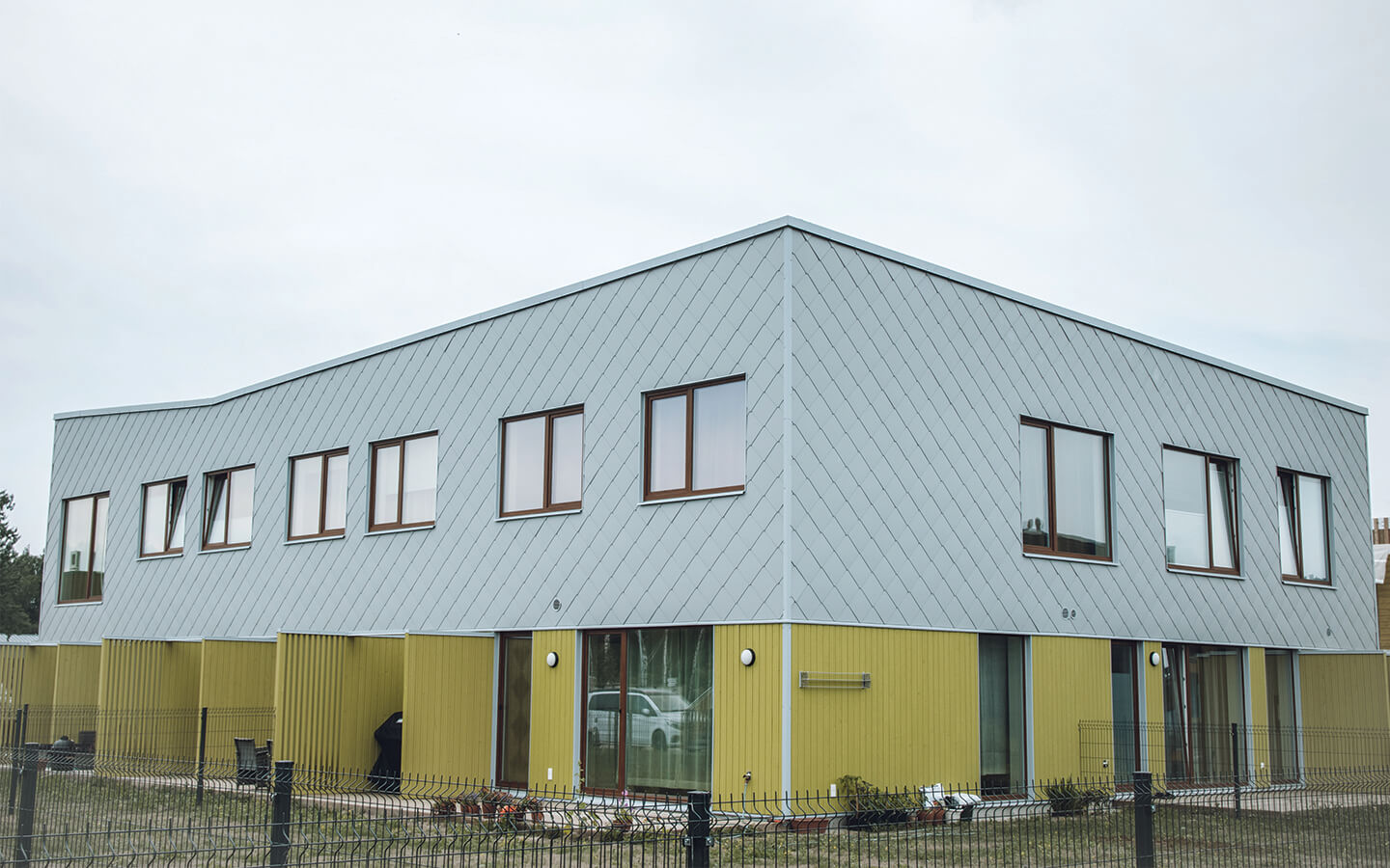 Bestor-Cedral-Slate-teravatipuline-romb-kiudtsement-fassaad-Tartu-referentsfoto1