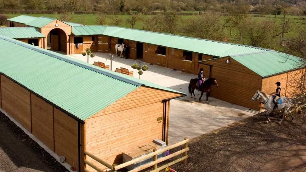 eterniitkatus-hobusetall-roheline